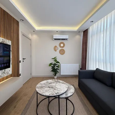 Konyaalti Plajina Yakin Lueks Antalya