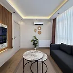 Konyaalti Plajina Yakin Lueks Antalya