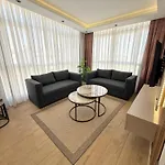 Konyaalti Plajina Yakin Lueks Antalya