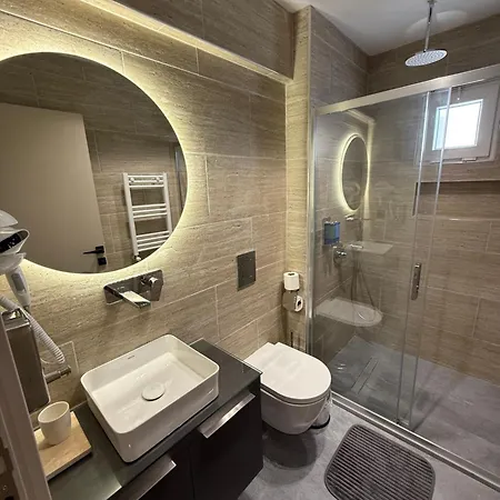 Konyaalti Plajina Yakin Lueks Antalya