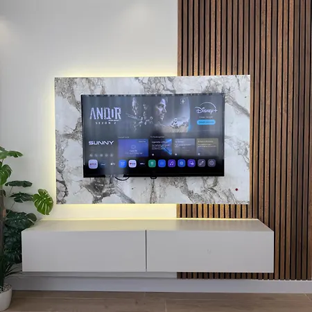 Konyaalti Plajina Yakin Lueks Antalya