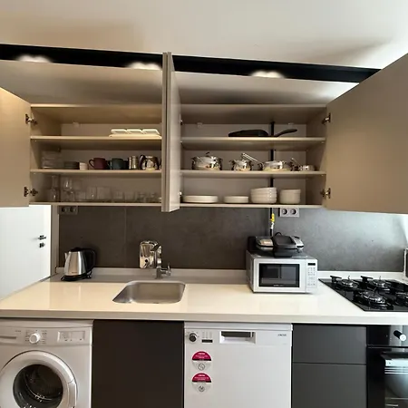 Konyaalti Plajina Yakin Lueks