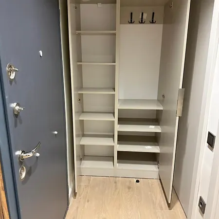 Konyaalti Plajina Yakin Lueks *