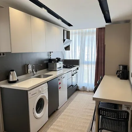 Konyaalti Plajina Yakin Lueks *