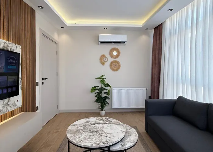 Konyaalti Plajina Yakin Lueks Antalya